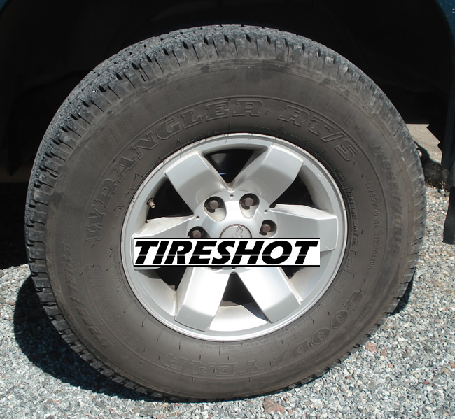 Goodyear Wrangler RT/S 265/75R16 123R - TireShot